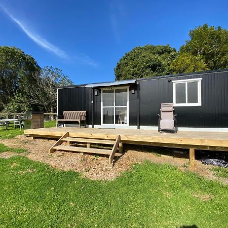 Cosy Cabin To Stay Even Better Than Glamping Pukekohe Экстерьер фото